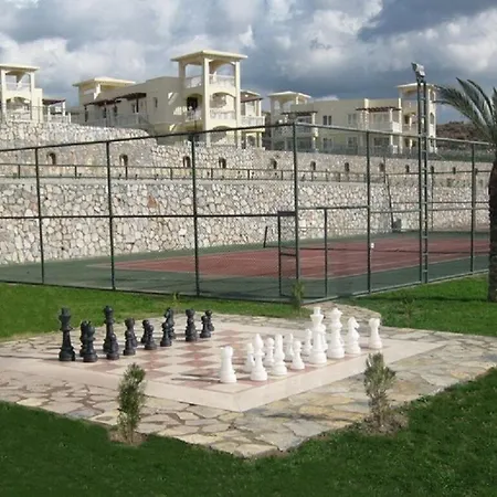 아파트 2 Bed, 2 Bath On Private Site Within 300 Metres Of The Beach
