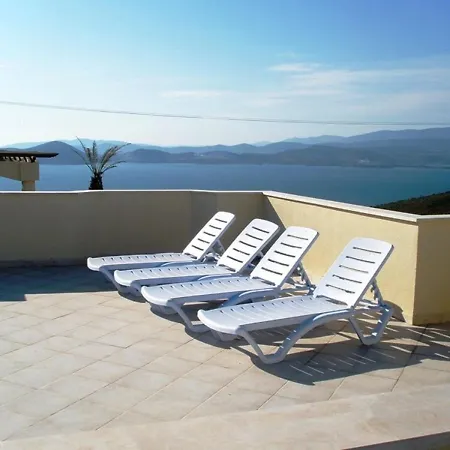 2 Bed, 2 Bath On Private Site Within 300 Metres Of The Beach 아파트 *
