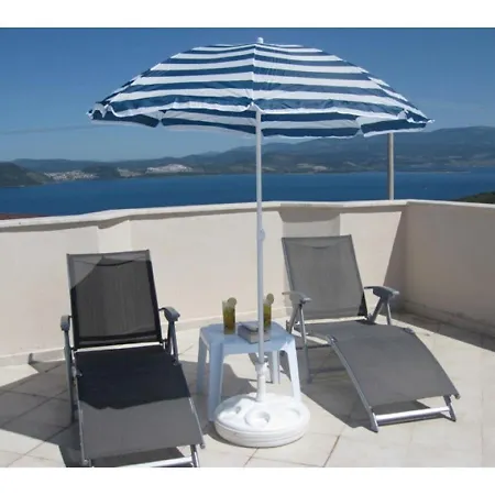 아파트 2 Bed, 2 Bath On Private Site Within 300 Metres Of The Beach