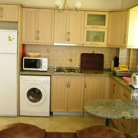 2 Bed, 2 Bath On Private Site Within 300 Metres Of The Beach 아파트 *