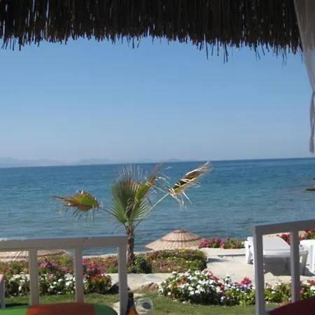 아파트 2 Bed, 2 Bath On Private Site Within 300 Metres Of The Beach